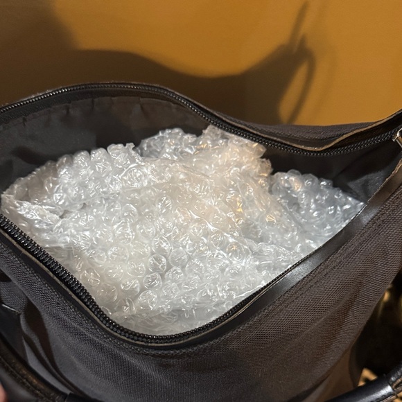 Authentic Gucci Shoulder Black Women's Bag With One Small Spot On Back - Picture 14 of 15